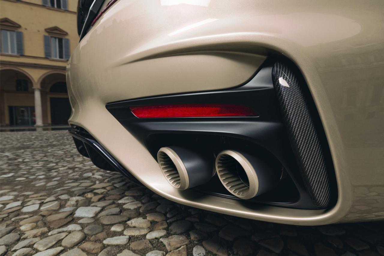 01_ Maserati GranCabrio_Oro Lirico_scarico.jpg