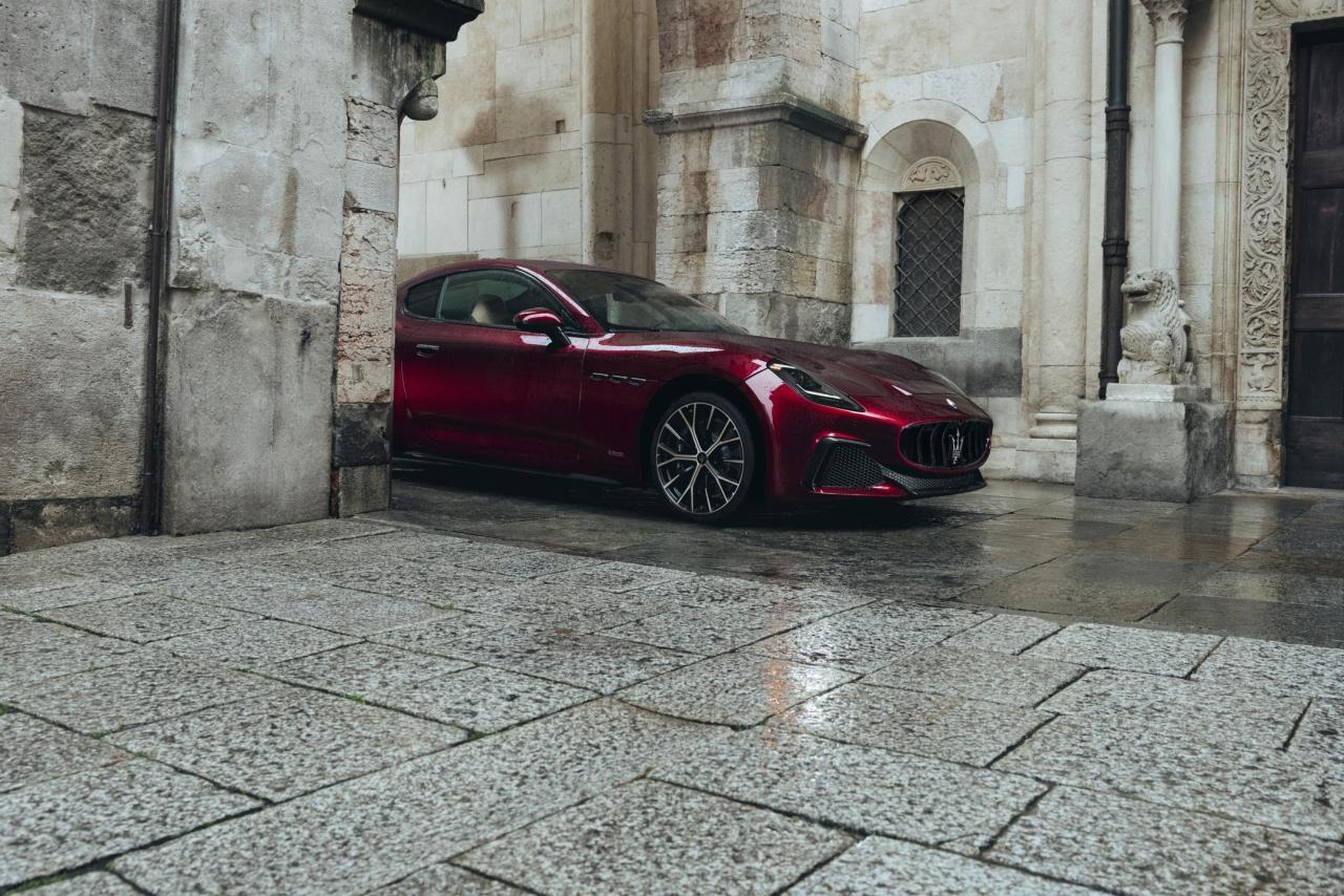01_Maserati GranTurismo_Rosso Velluto.jpg