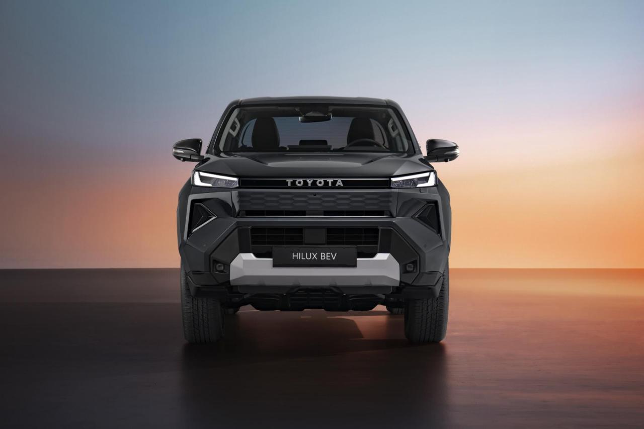 1920_2025toyotahiluxbevhero6.jpg