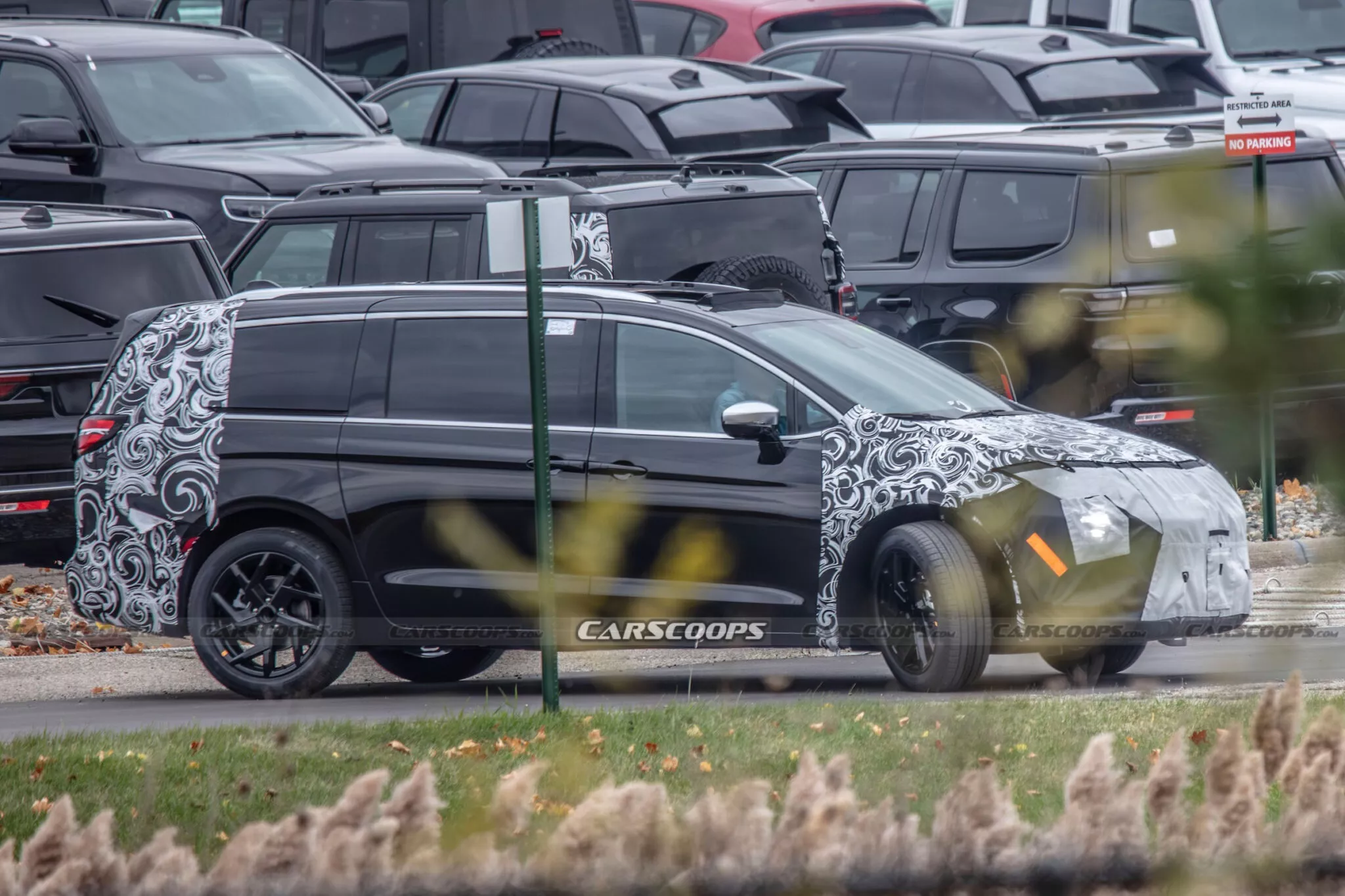 [USA] Chrysler Pacifica Facelift 2026 (Spy)