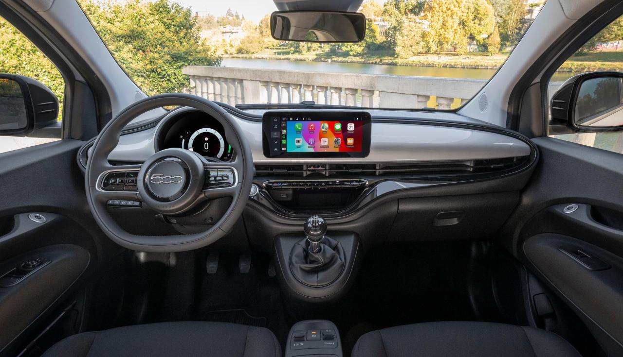 Fiat500Hybrid_Interiors (1).jpg
