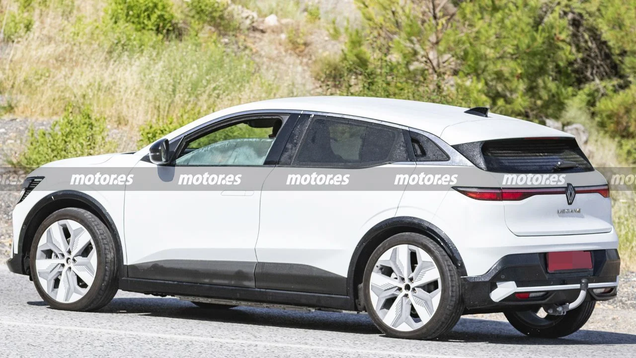 renault-megane-erev-fotos-espia-2025110837-1761991083_10.webp