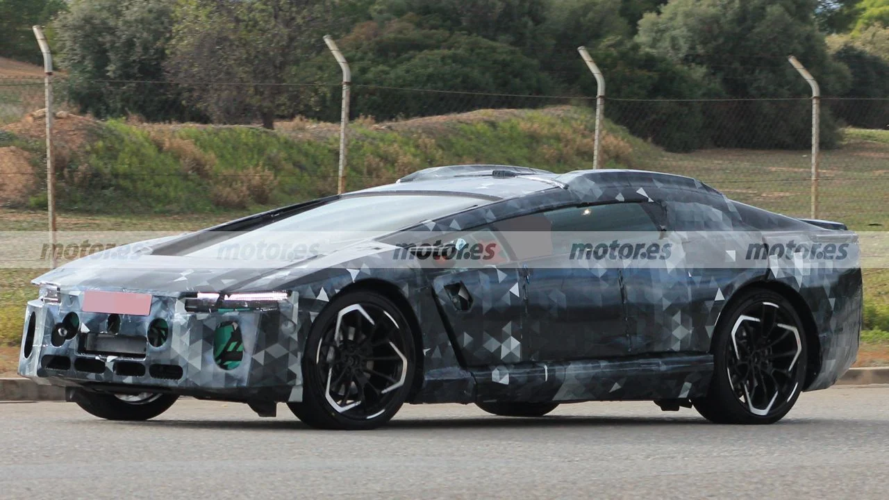 Aston Martin Lagonda EV 2029 (Spy)