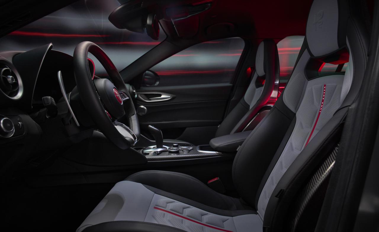 GiuliaQuadrifoglioLunaRossa (9).jpg