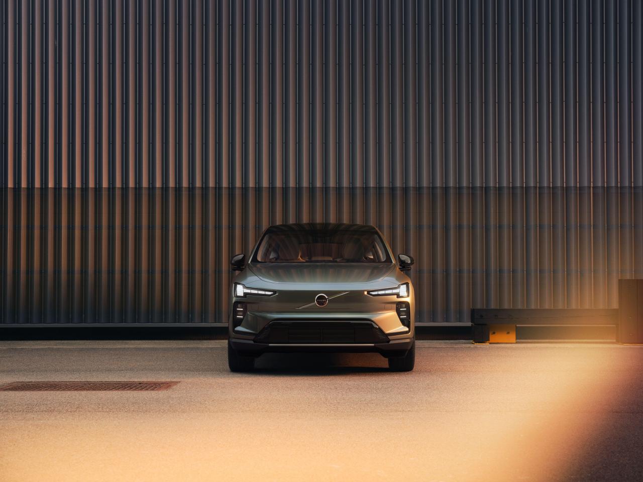 JPG Full-TIM_1158_EX60_STRAIGHT_FRONT.jpg