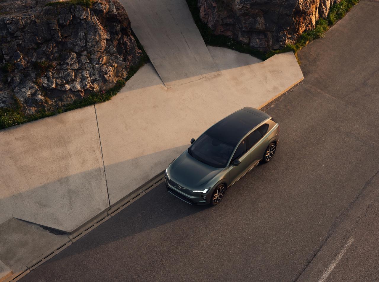 JPG Full-TIM_1163_EX60_HIGH_3Q_FRONT.jpg