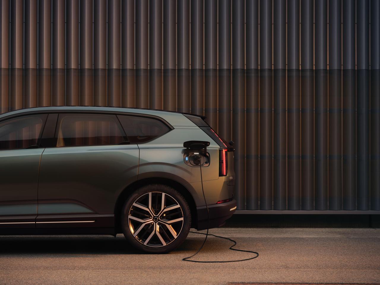 JPG Full-TIM_1169_EX60_PROFILE_CHARGING.jpg