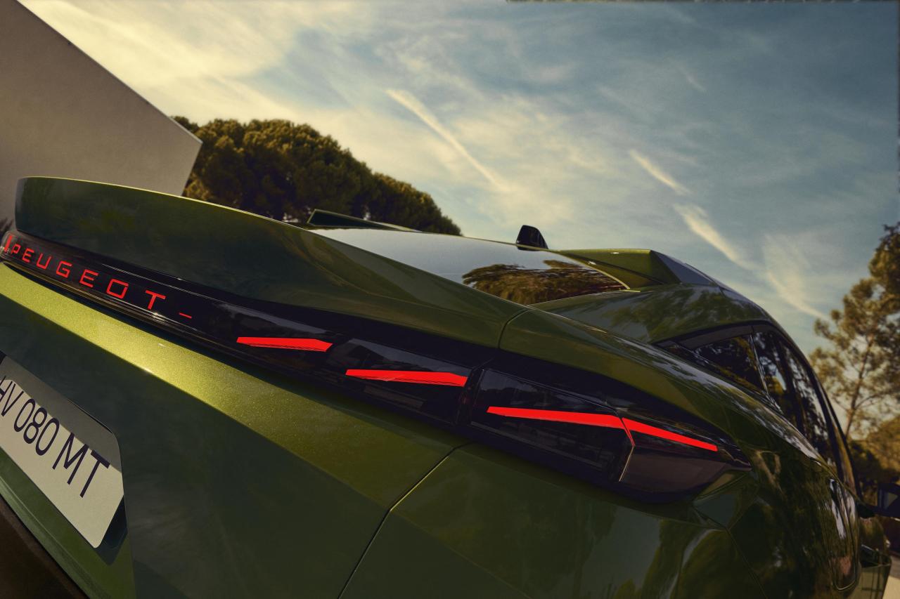 PEUGEOT_E408_2601GG_303_FR.jpg