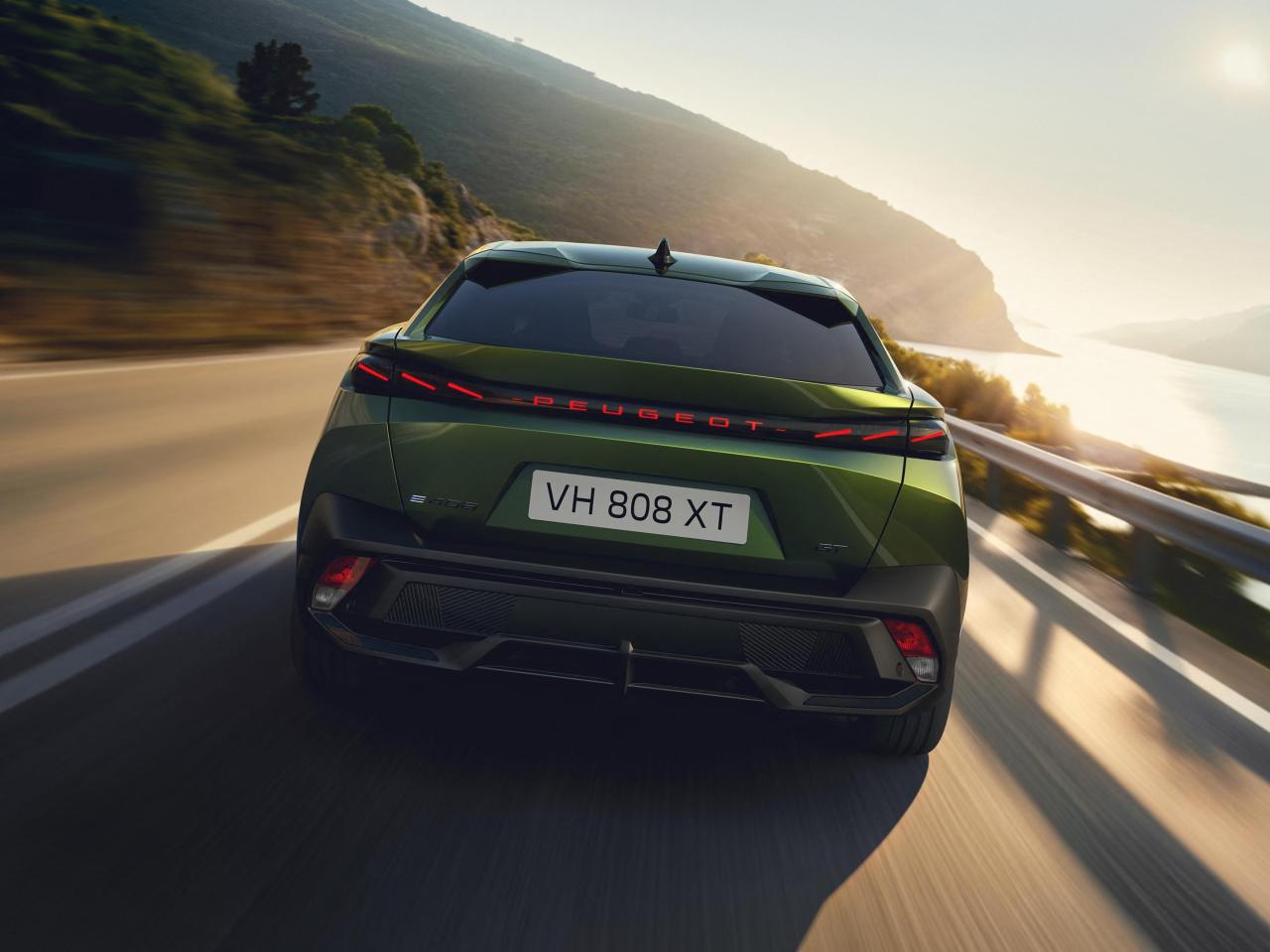 PEUGEOT_E408_2601STYP_280_FR.jpg