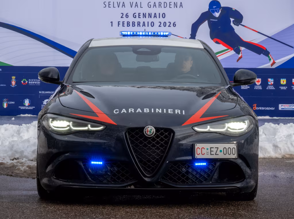 alfa_romeo_giulia_quadrifoglio_carabinieri3_0375054b10730c45.avif