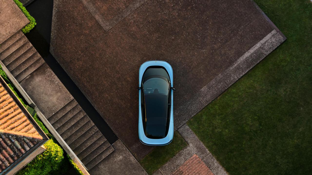 FERRARI_LUCE_TOPDOWN_16X9_RGB_WEB_SOCIALS_52cc1276-b631-43a9-88ff-9753fc45375e.jpg