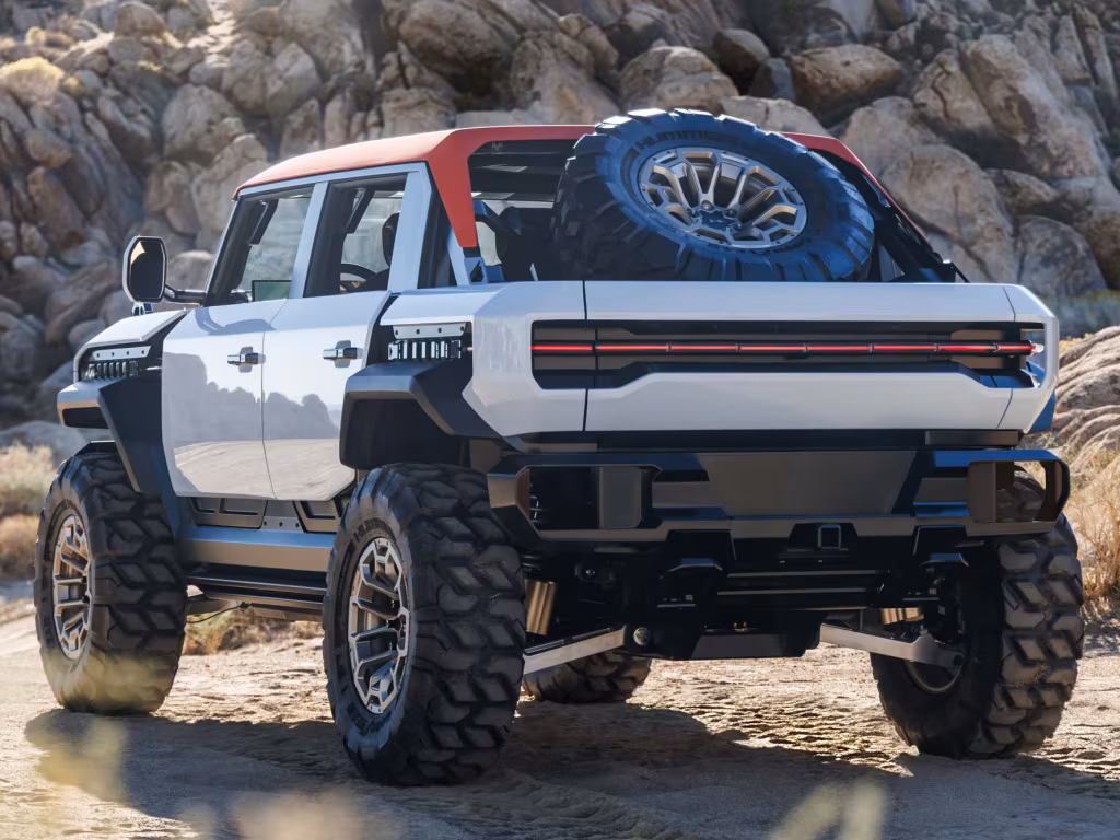 gmc_hummer34_02b1009c06f10535.avif