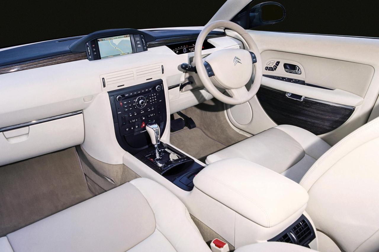 97-citroen-c6-cabin.jpg