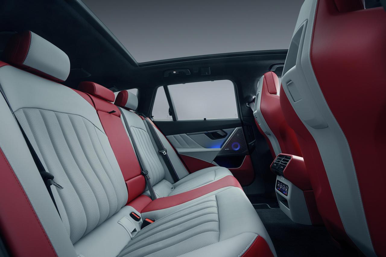 Bovensiepen_05_GT_25_interior.jpg