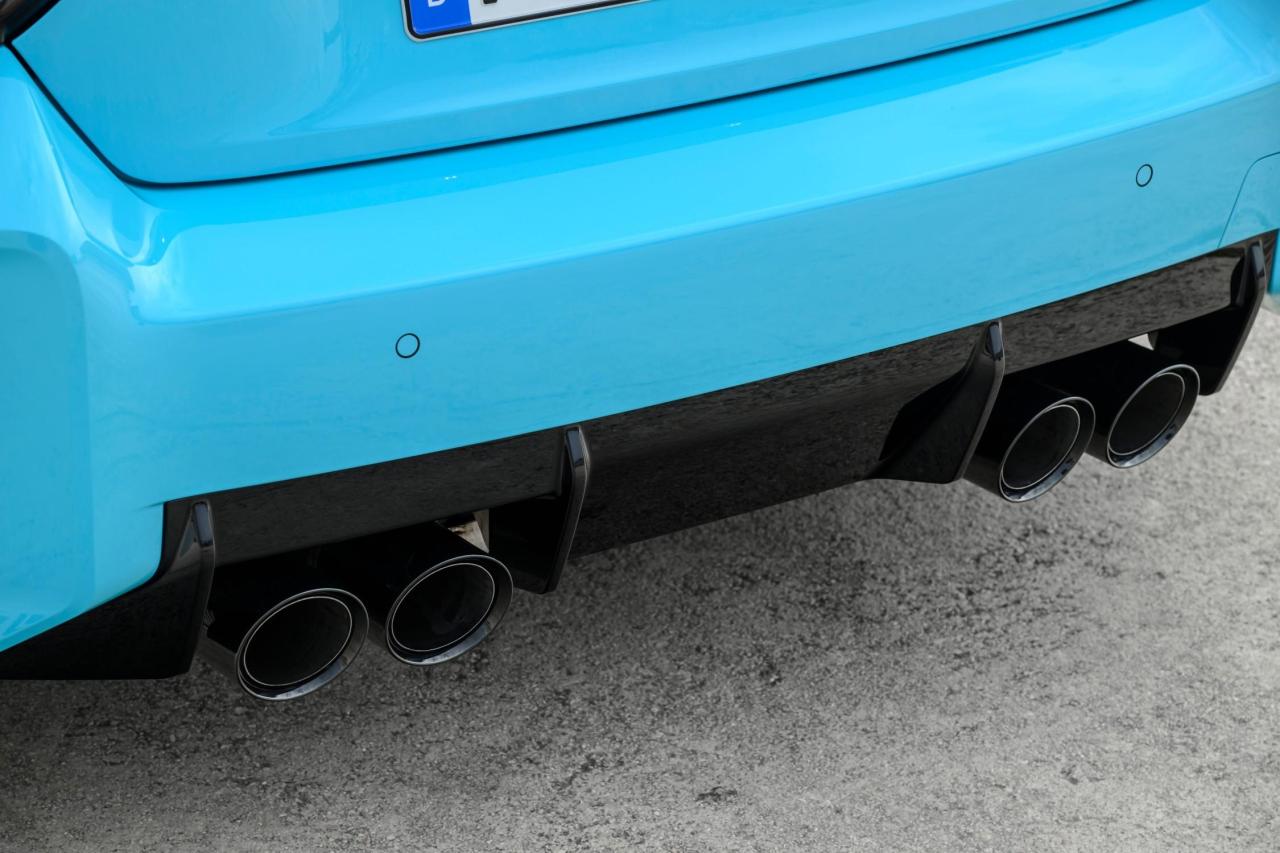 P90642579_lowRes_the-new-bmw-m2-with-.jpg