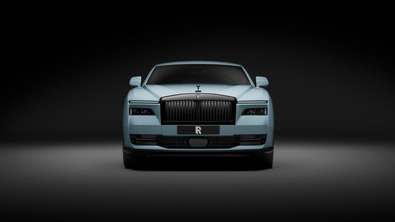 P90643651_lowRes_rolls-royce-black-ba.jpg