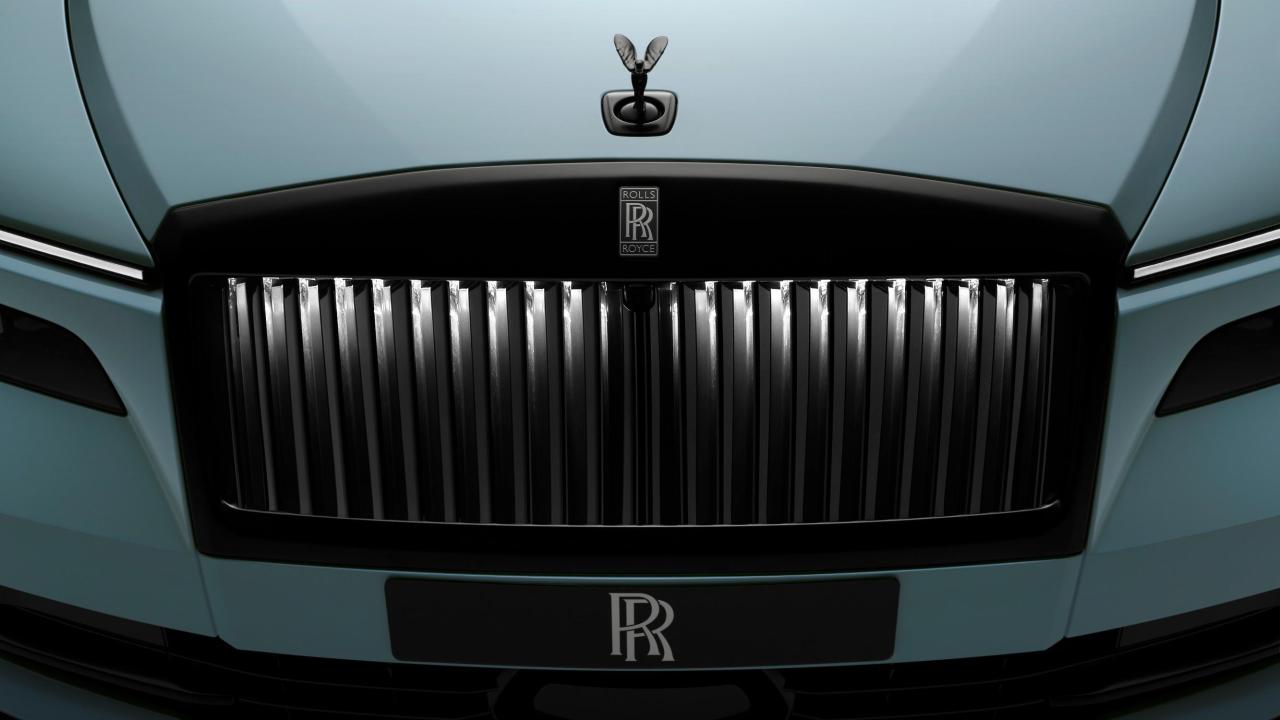 P90643652_lowRes_rolls-royce-black-ba.jpg