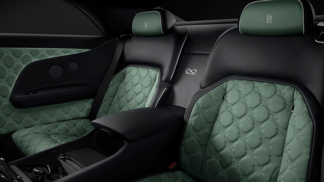 P90643655_lowRes_rolls-royce-black-ba.jpg