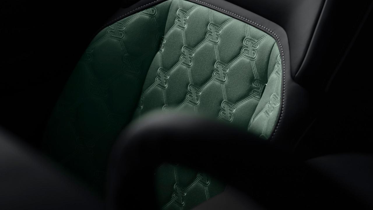 P90643657_lowRes_rolls-royce-black-ba.jpg
