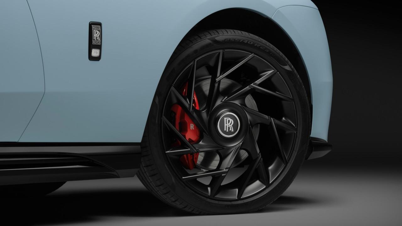 P90643659_lowRes_rolls-royce-black-ba.jpg