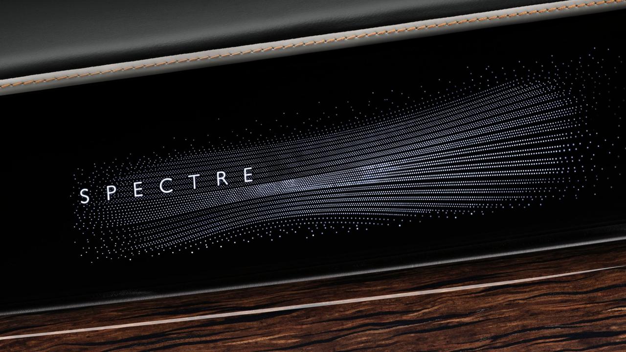 P90643676_lowRes_rolls-royce-spectre-.jpg