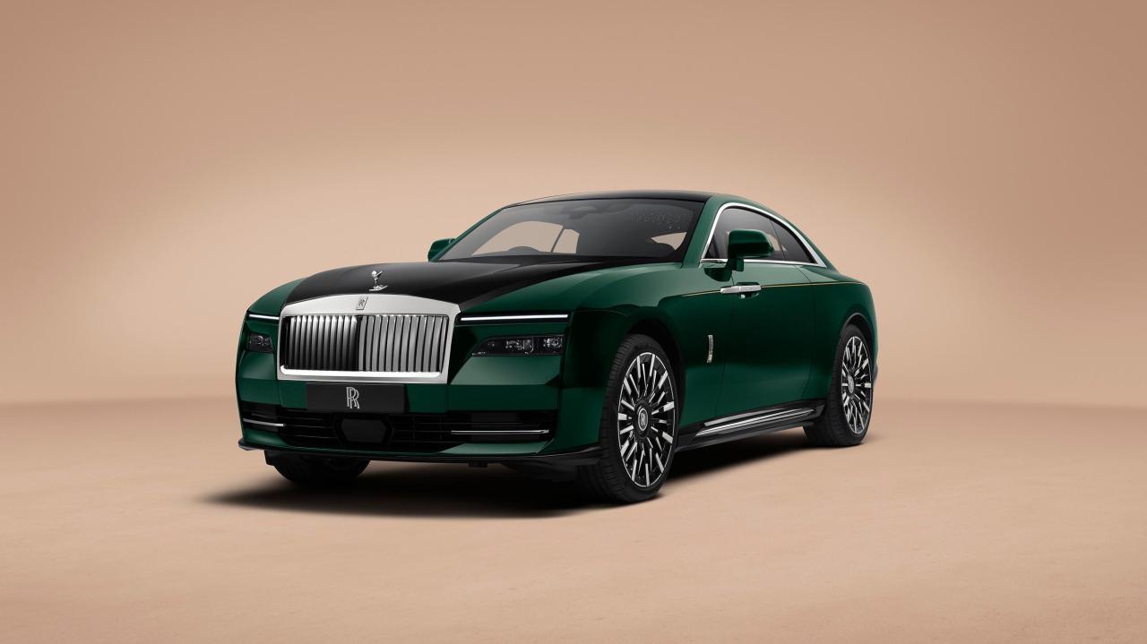 P90643680_lowRes_rolls-royce-spectre-.jpg
