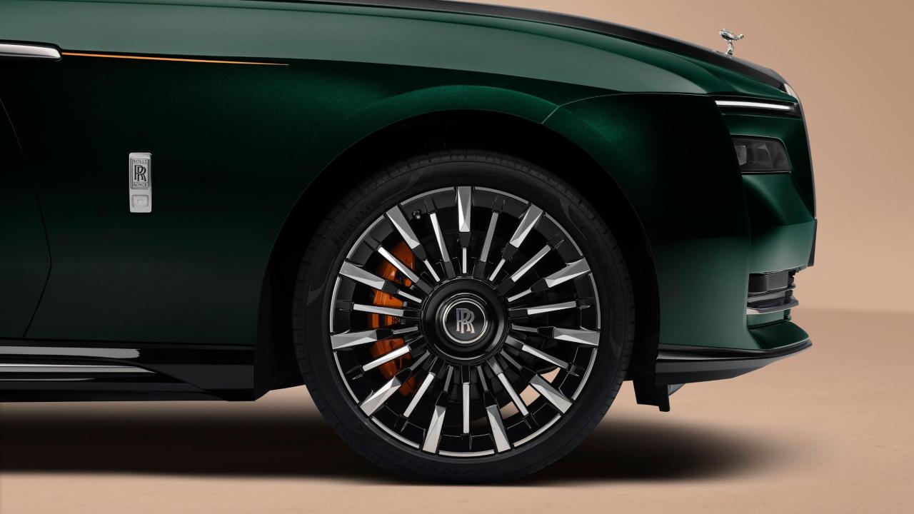 P90643681_lowRes_rolls-royce-spectre-.jpg