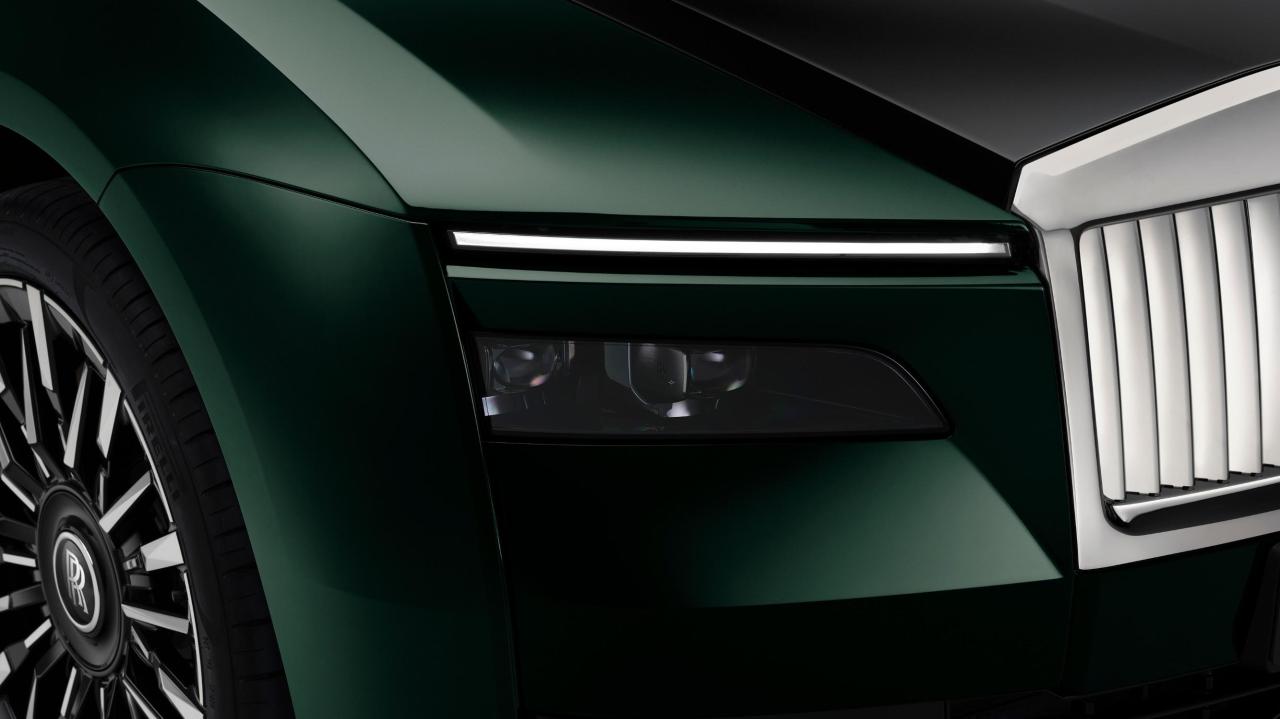P90643683_lowRes_rolls-royce-spectre-.jpg