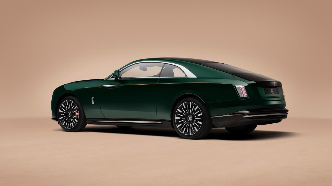 P90643687_lowRes_rolls-royce-spectre-.jpg