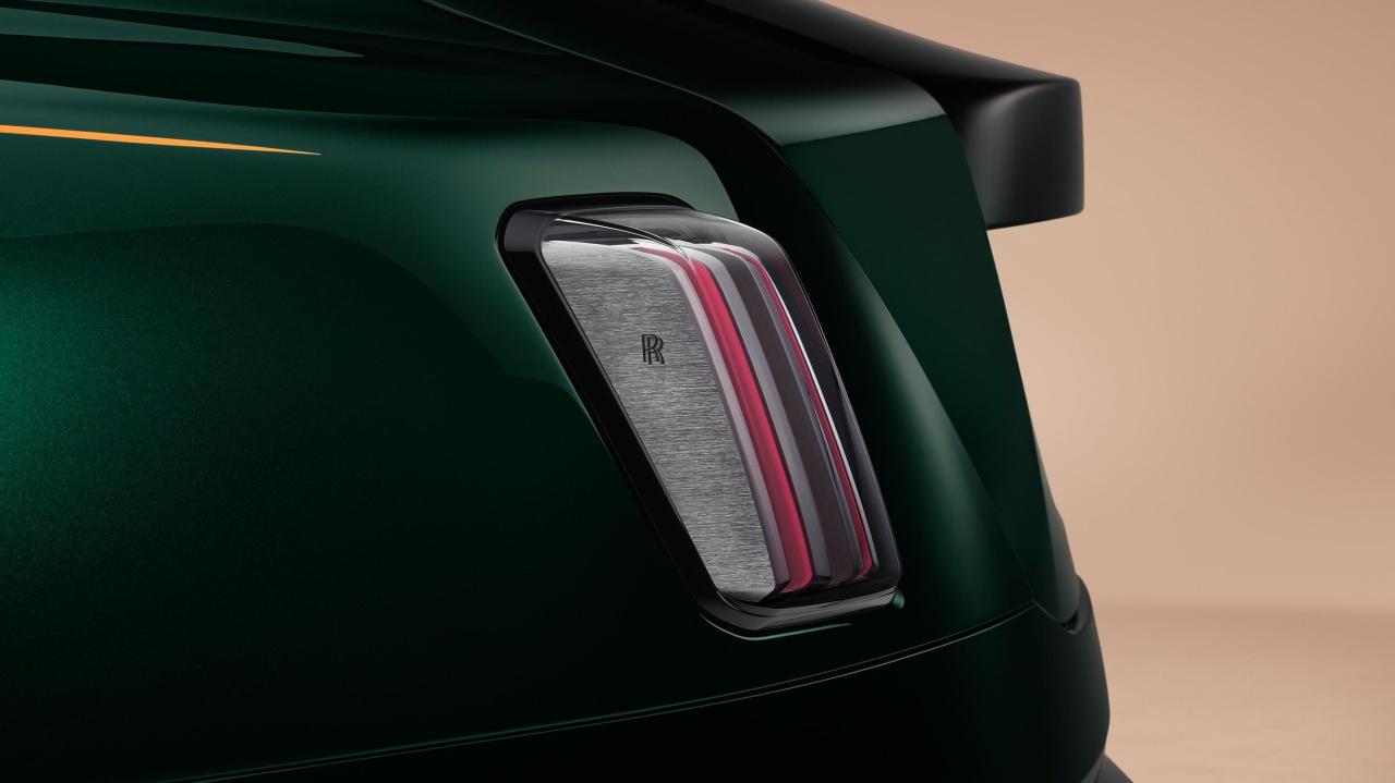 P90643691_lowRes_rolls-royce-spectre-.jpg