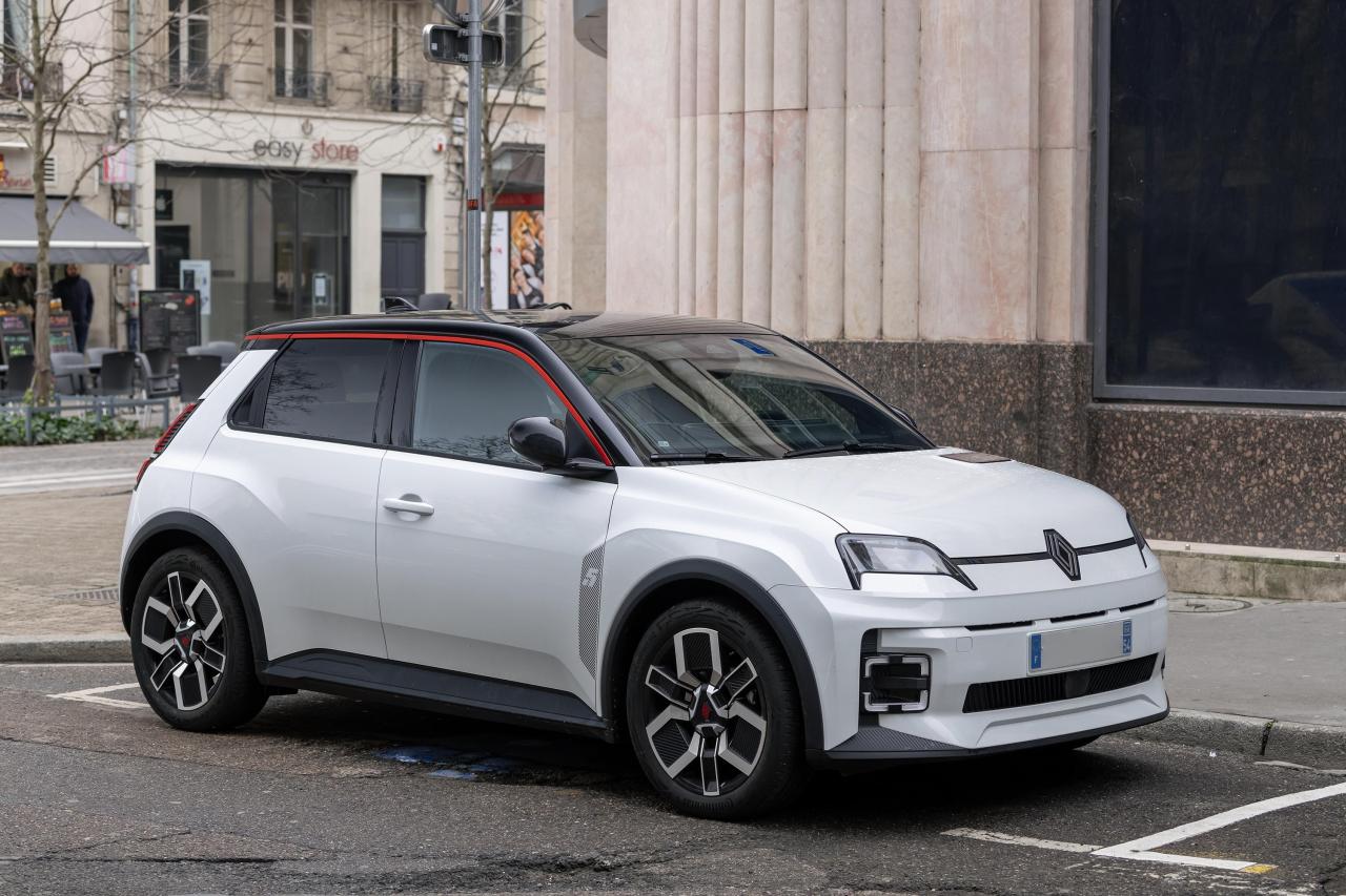 Renault_5_E-Tech_Electric_(54319332119).jpg