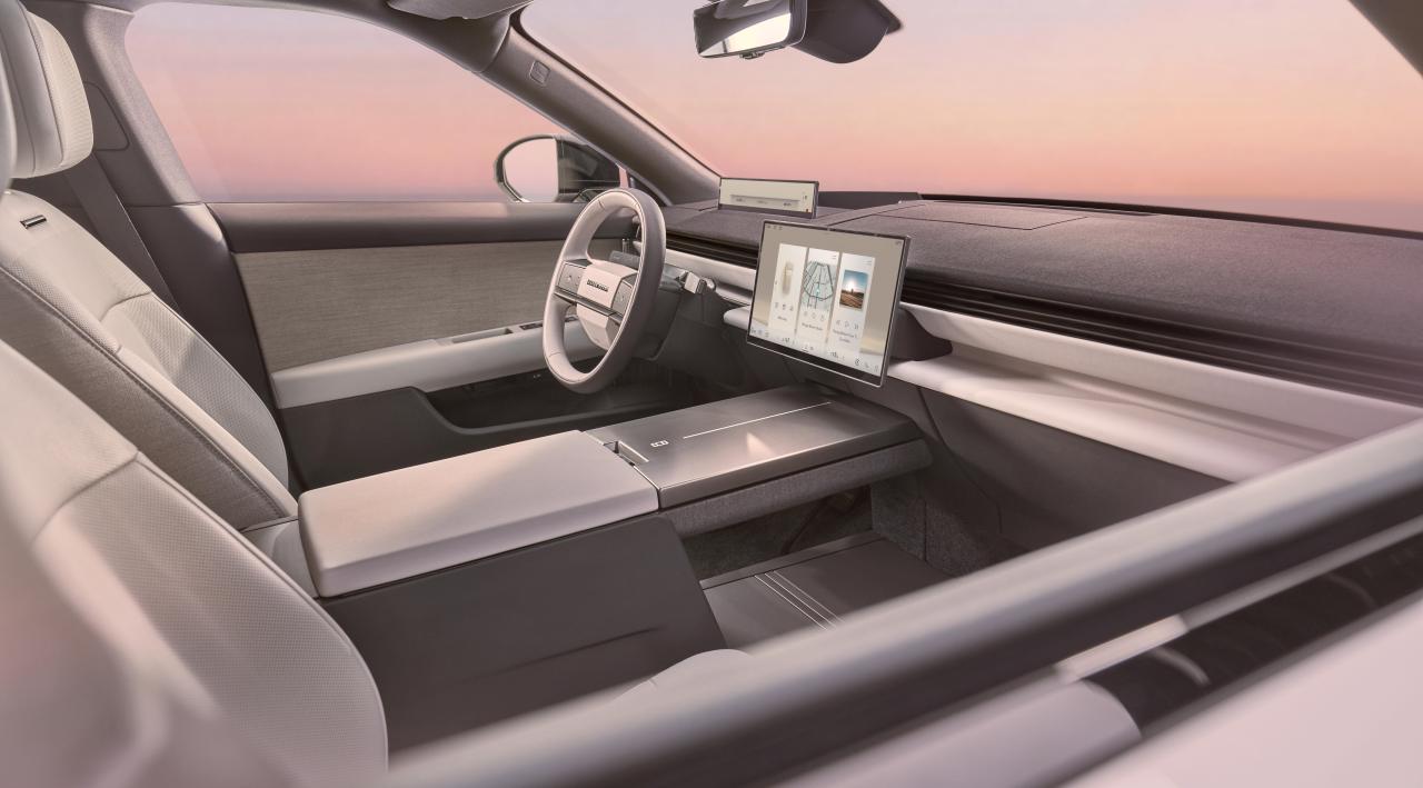 RR_GT_INTERIOR_PASSENGER-WINDOW_220726.jpg