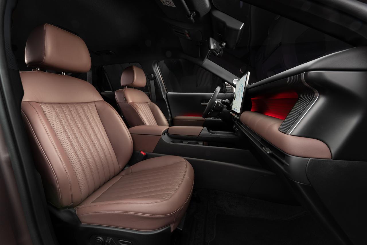hyundai-tucson-1026-interior-01_jpg_bfc_off.jpg