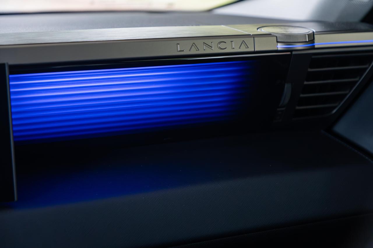 lancia-gamma-internal (3).JPG