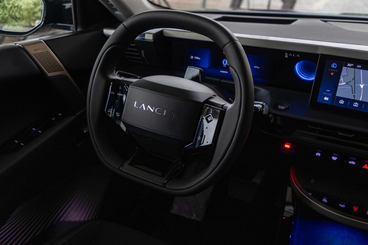 lancia-gamma-internal (4).jpg